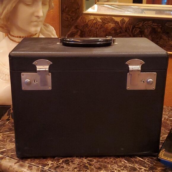 Antique Singer Sewing Machine, Featherwieght Model,  EXCELLENT CONDITION! - Picture 10 of 17